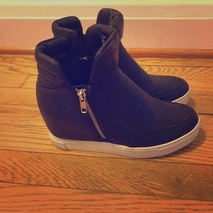 Steve Madden black sneaker wedge